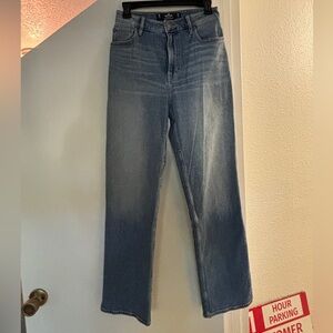 Hollister Ultra High Rise Dad Jean Size 27